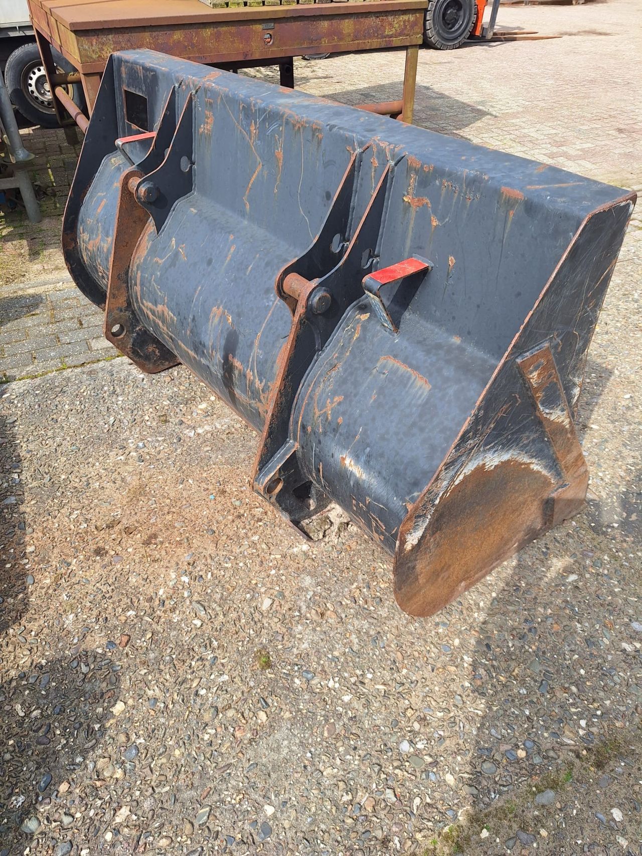 Te koop Schaeff SKl 851 6 tonner met nieuwe banden