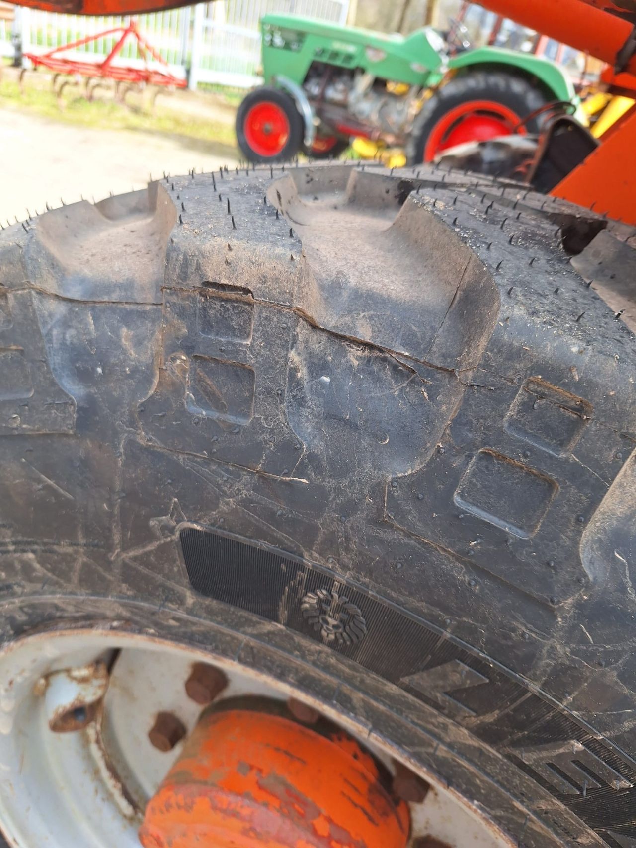 Te koop Schaeff SKl 851 6 tonner met nieuwe banden