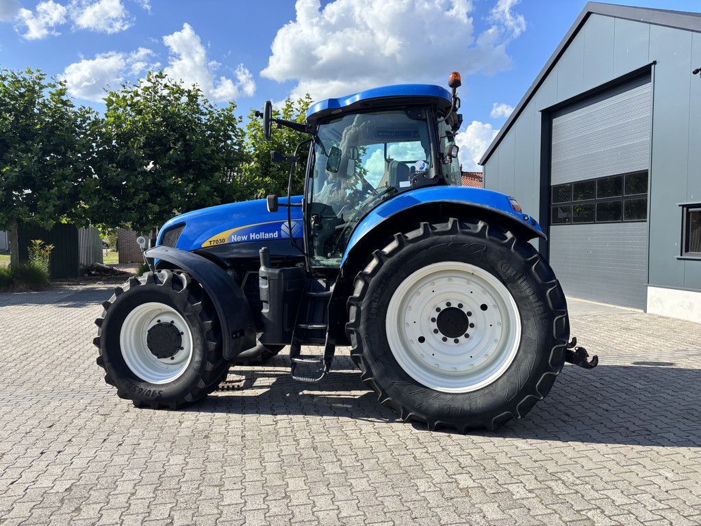 New Holland T7030 PowerCommand. Fronthef, 40km.