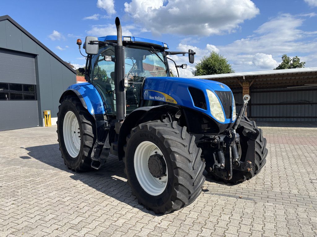 New Holland T7030 PowerCommand. Fronthef, 40km.