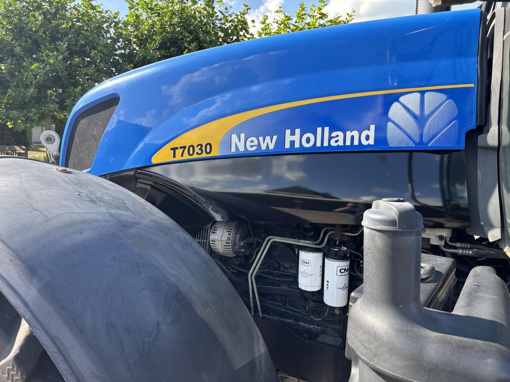 New Holland T7030 PowerCommand. Fronthef, 40km.