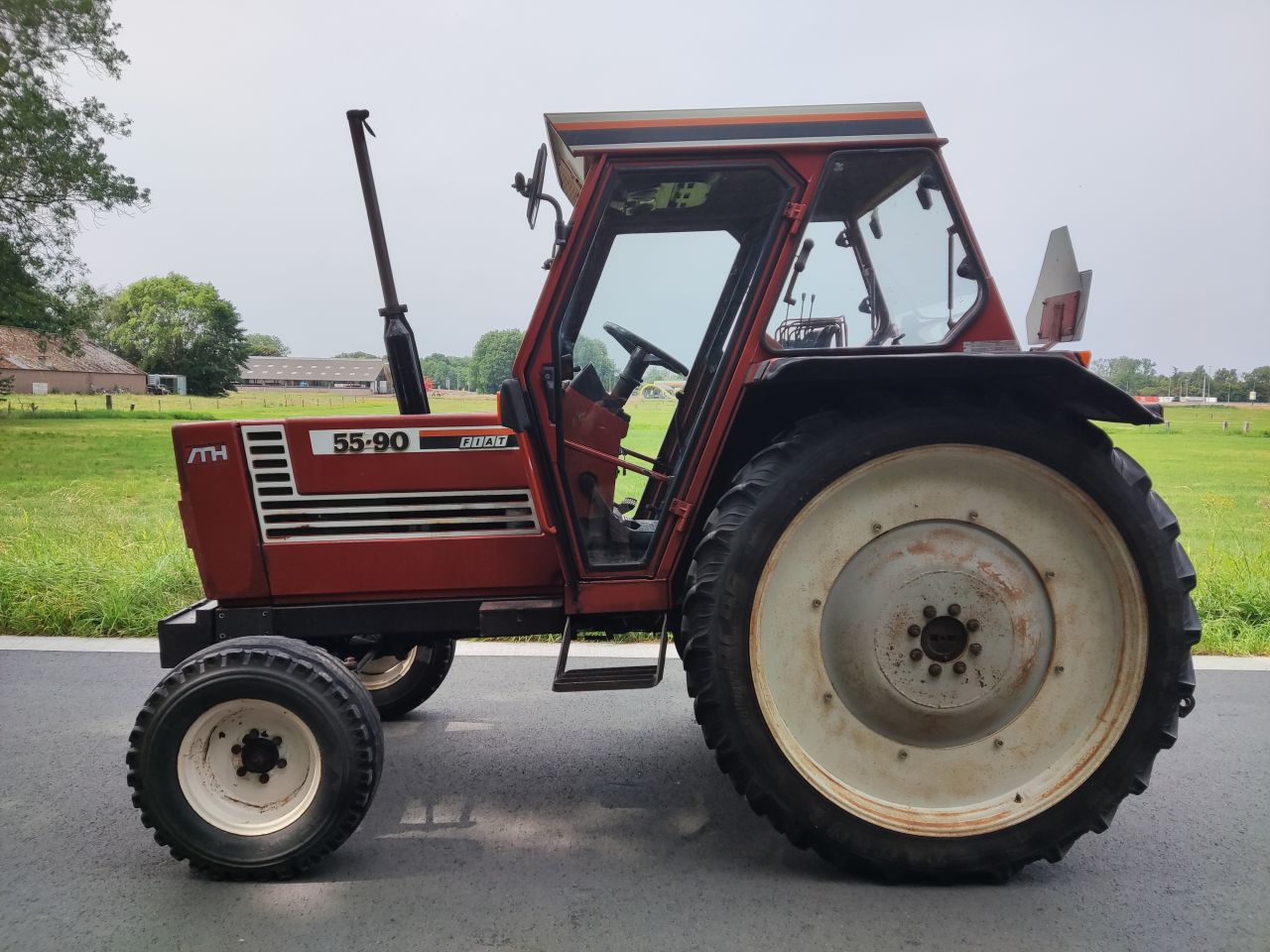 FIAT tractor (type 55-90 (4.520 uur)) compleet met machines