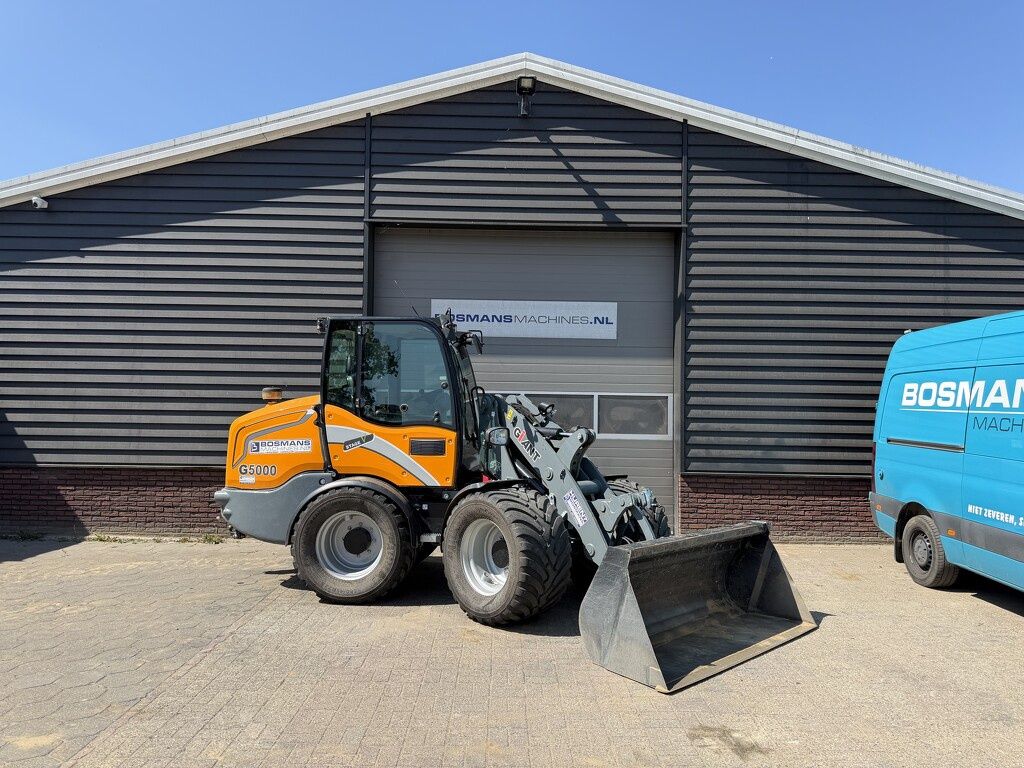 Giant G5000 shovel 2025