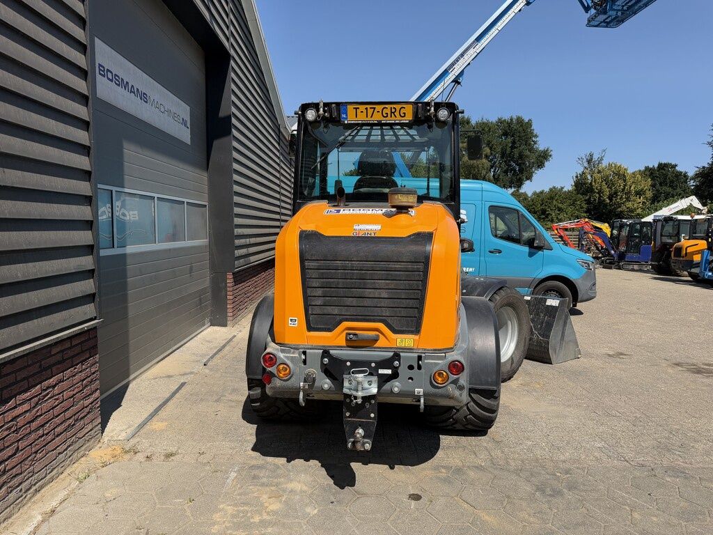 Giant G5000 shovel 2025