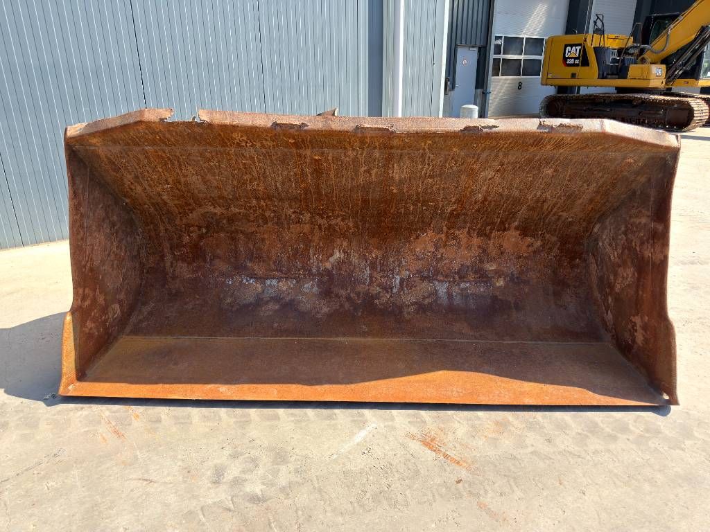 Volvo ISO L90 / Caterpillar 938