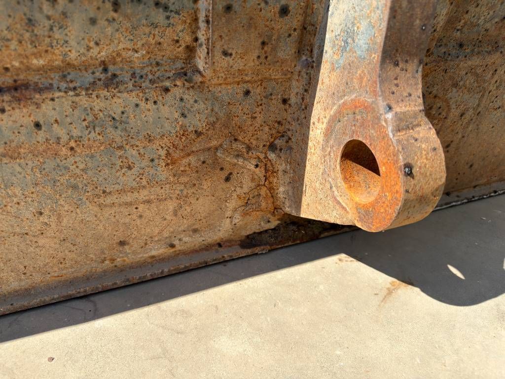 Volvo ISO L90 / Caterpillar 938