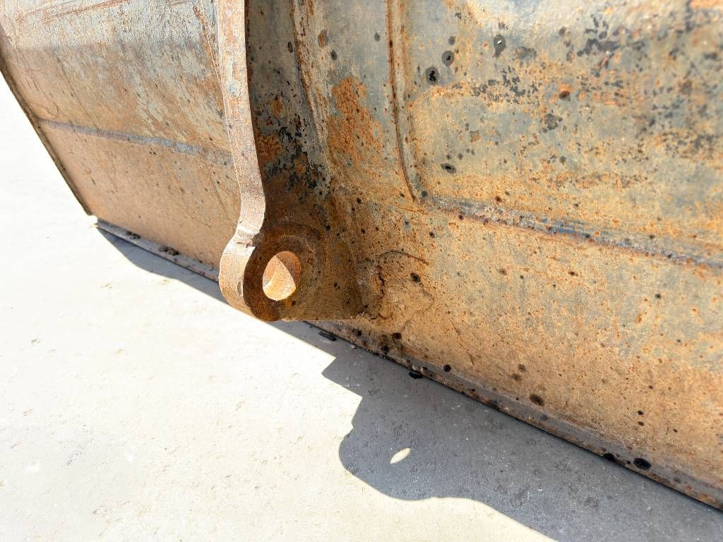 Volvo ISO L90 / Caterpillar 938