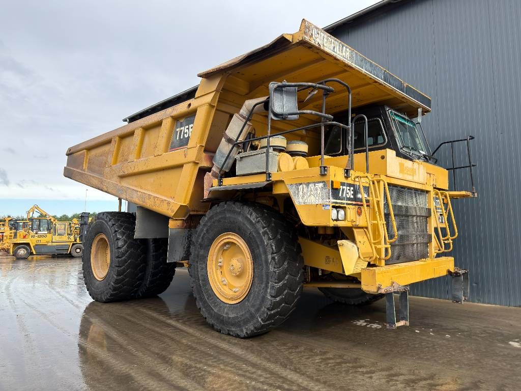 CAT 775E