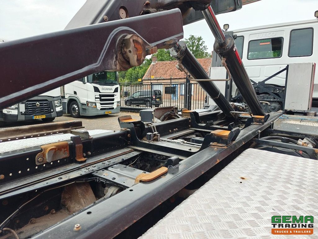 Iveco Trakker 450 Tageskabine 6x4 Euro 6A – Vollblattfederung – Hiab 21T Hakenliftsystem – Radnabenuntersetzung – Belgische Zulassung