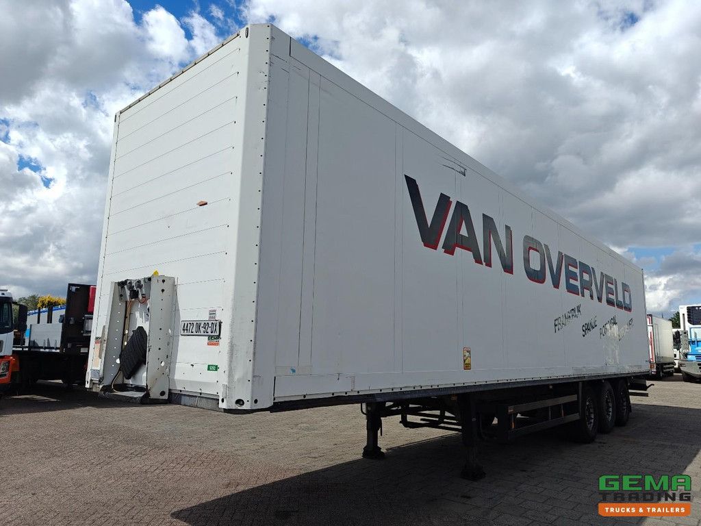 Schmitz SKO 24 13.6m GeïsoleerdBox - SAF Assen - 2 LiftAssen - SchijfRemmen - Gegalvaniseerd Chassis