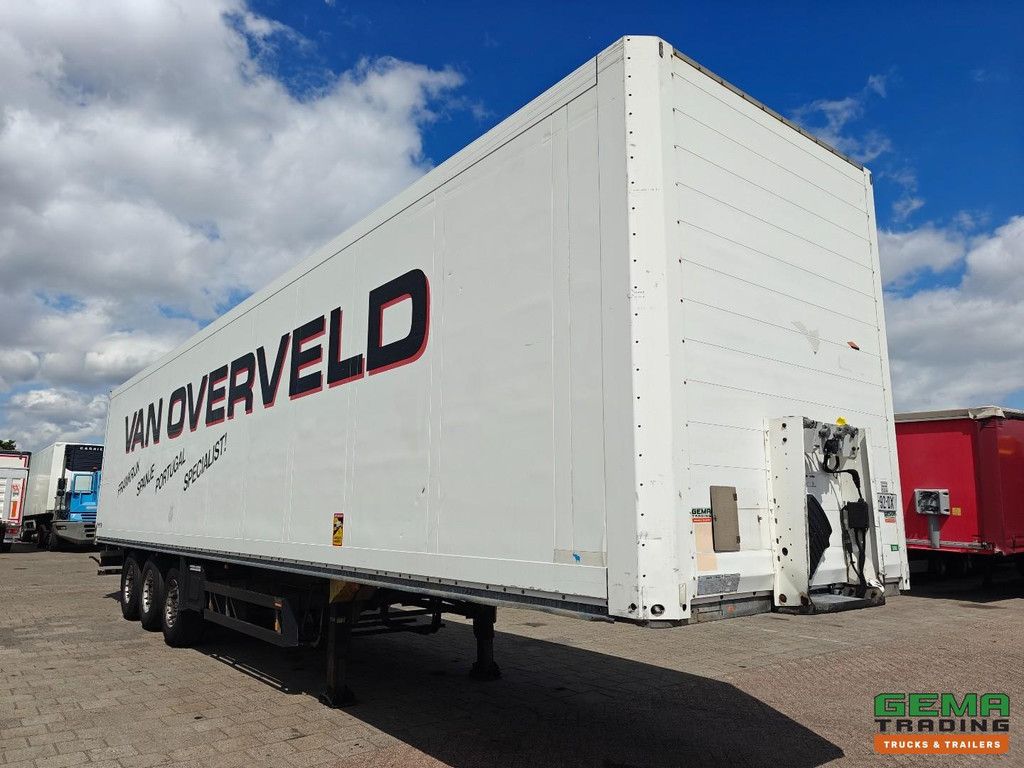 Schmitz SKO 24 13.6m GeïsoleerdBox - SAF Assen - 2 LiftAssen - SchijfRemmen - Gegalvaniseerd Chassis