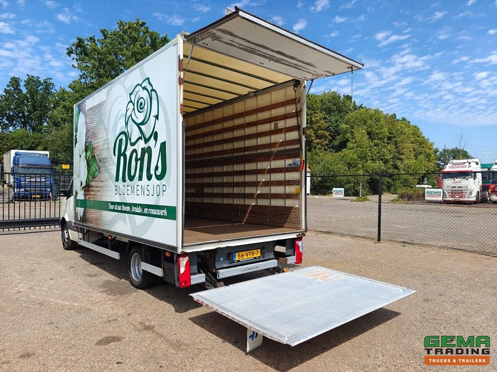 Volkswagen CRAFTER 2.5 TDI 5-cylinder Euro4 - Box body 4.45m - Tail lift 750kg - Slat-to-slat interior - Fully leaf-sprung - Dutch registration