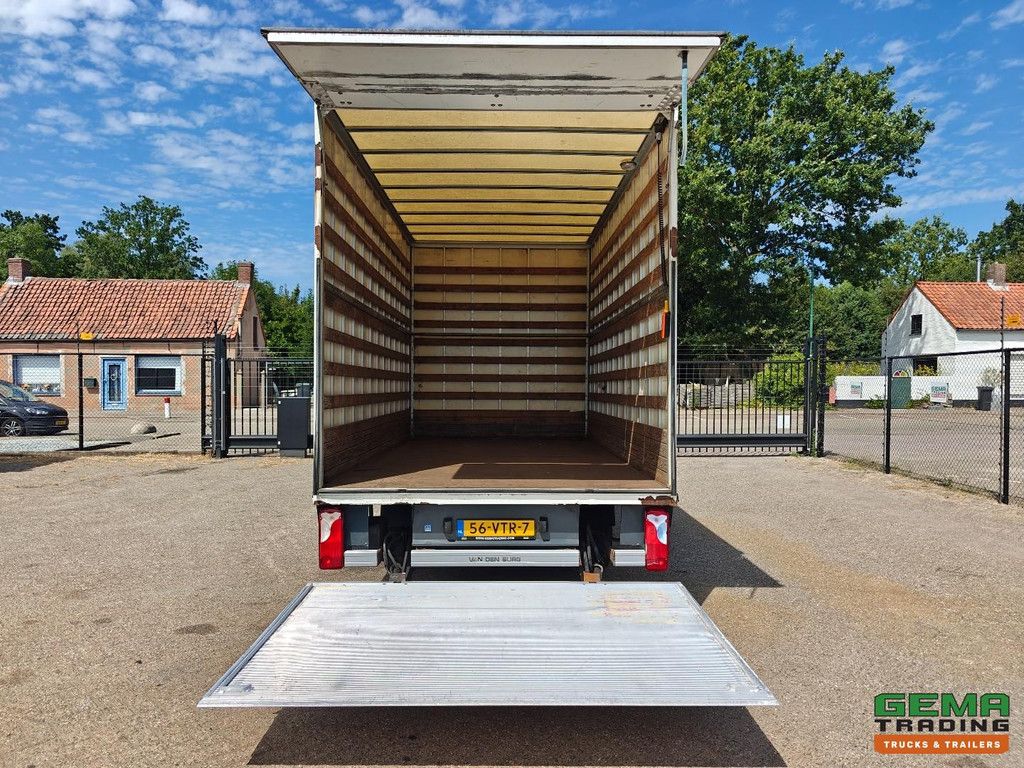 Volkswagen CRAFTER 2.5 TDI 5-cylinder Euro4 - Box body 4.45m - Tail lift 750kg - Slat-to-slat interior - Fully leaf-sprung - Dutch registration