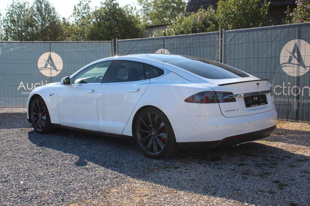 Pkw Tesla S 85+ Elektro 94 PS 2015 (Marge)