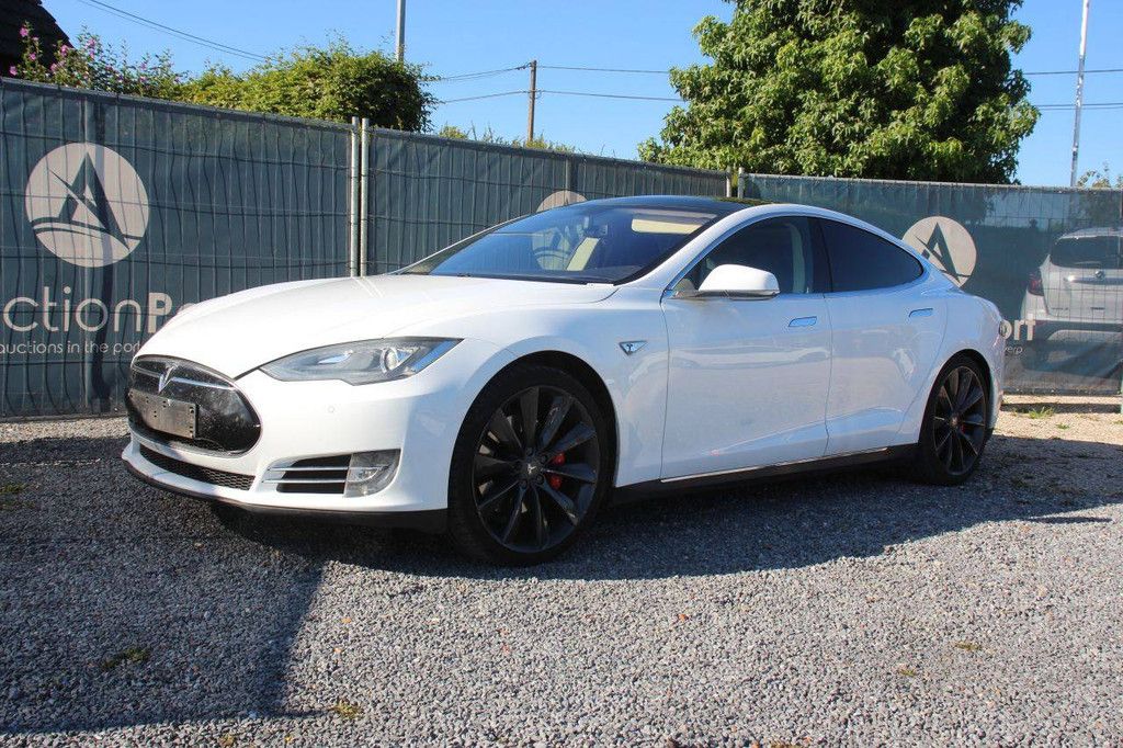 Pkw Tesla S 85+ Elektro 94 PS 2015 (Marge)