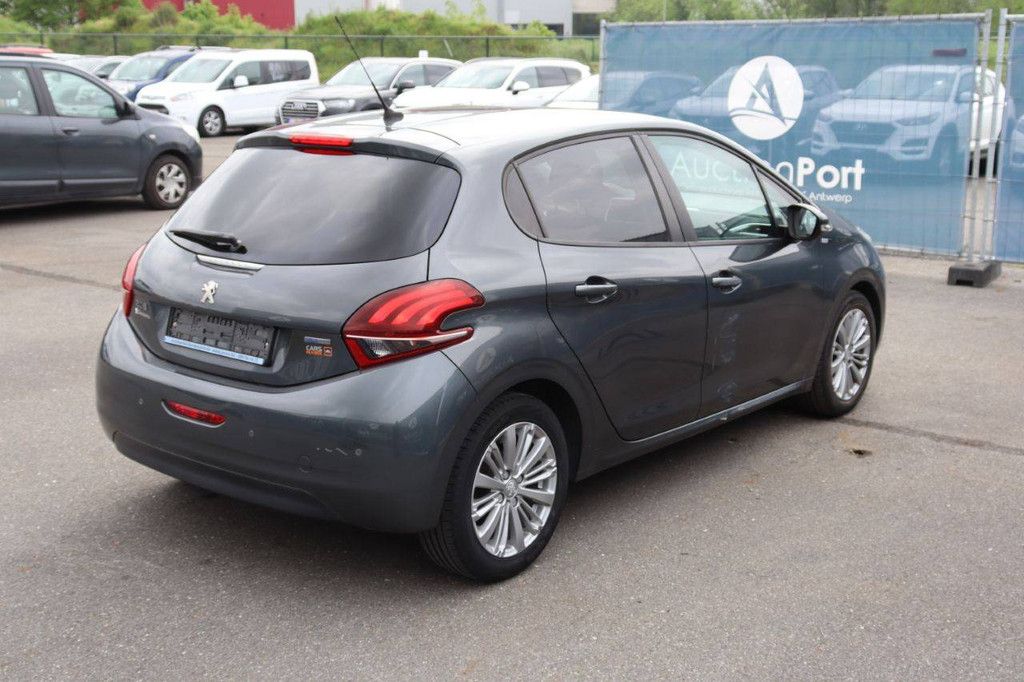 Pkw Peugeot 208 Benzin 82 PS 2016 (Margin)