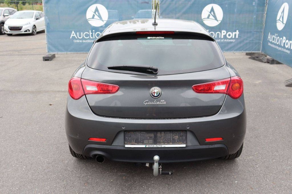 Pkw Alfa Romeo Giulietta Benzin 170 PS 2015 (Marge)