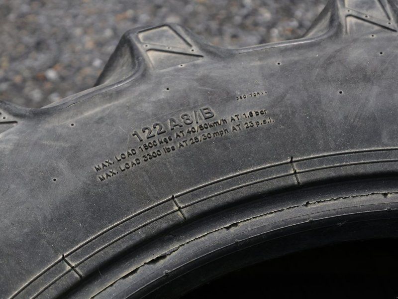 BKT 360/70 R24 AgriMax RT 765