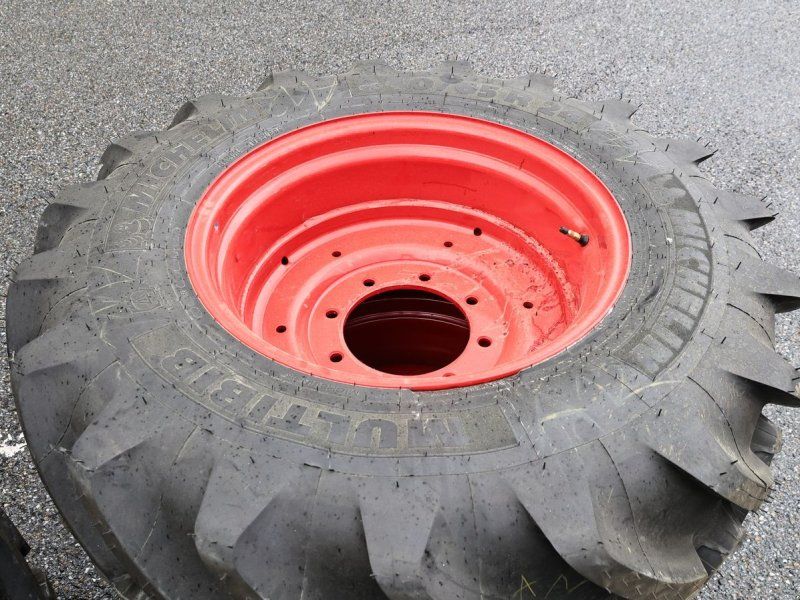 Michelin Kompletträder 440/65 R24 540/ 65 R34