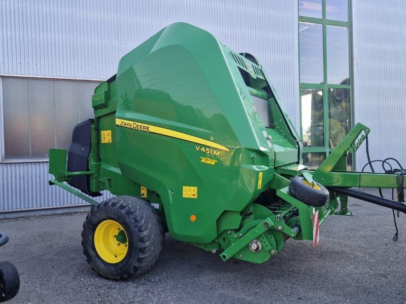 John Deere V451M