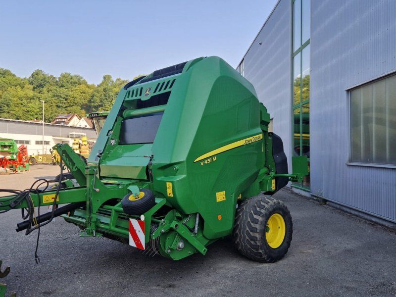 John Deere V451M