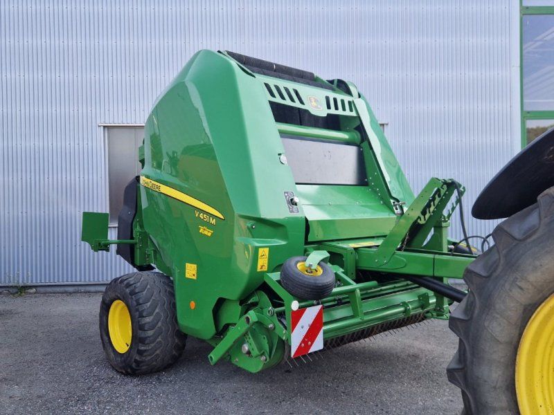 John Deere V451M