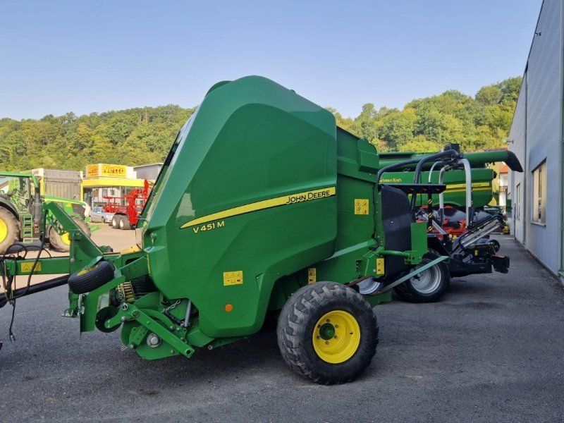 John Deere V451M