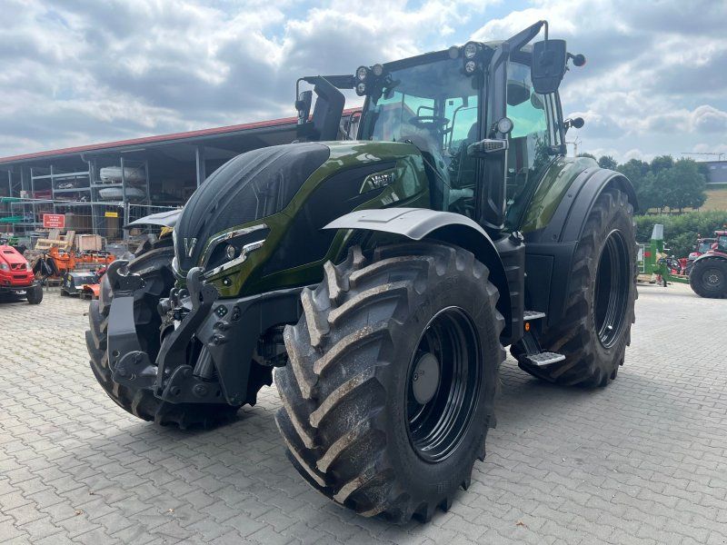 Valtra T215D mit Vollausstattung