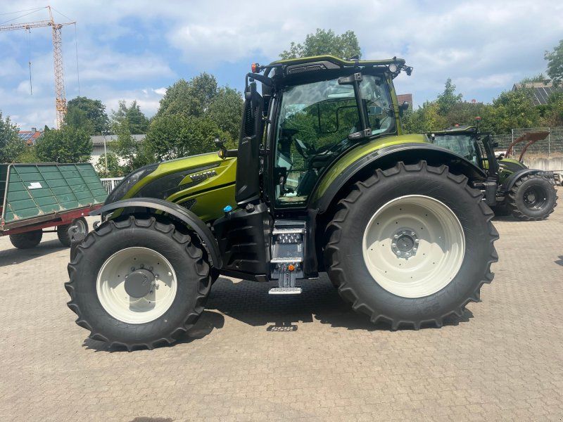 Valtra T215D mit Rüfa + FK
