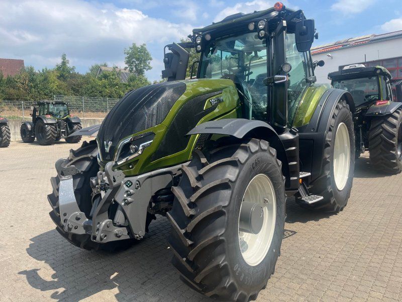 Valtra T215D mit Rüfa + FK