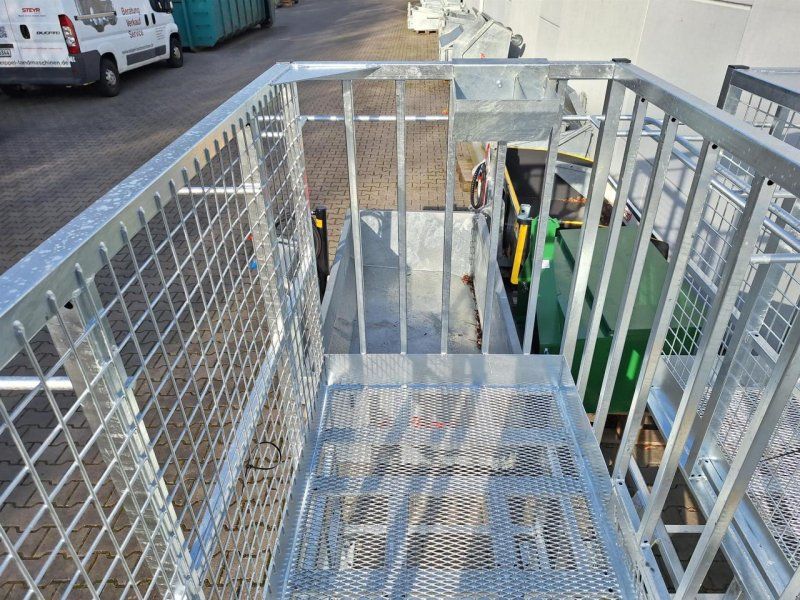 Fliegl Arbeitsbühne hoch zn