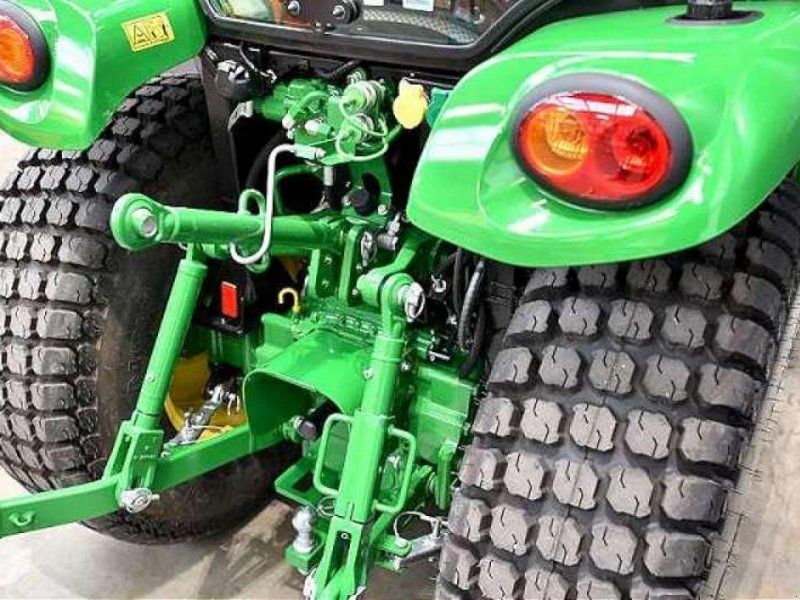 John Deere 3039R TRAKTOR