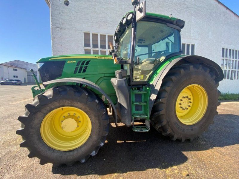 John Deere 6210R