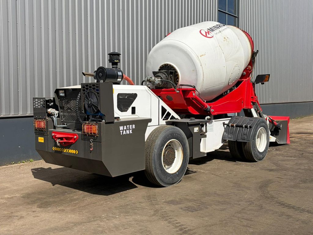 Minrui 4M3 Self Loading Concrete Mixer 4x4
