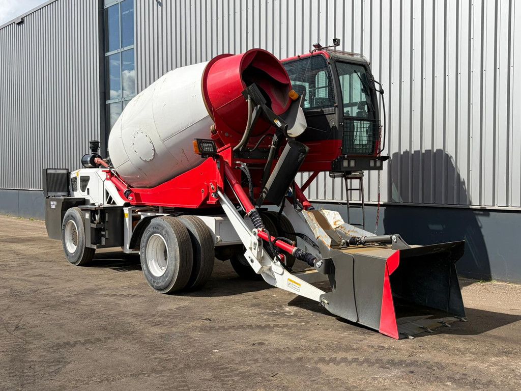 Minrui 4M3 Self Loading Concrete Mixer 4x4