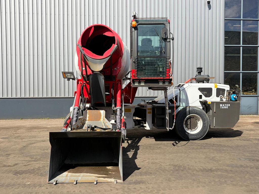 Minrui 4M3 Self Loading Concrete Mixer 4x4
