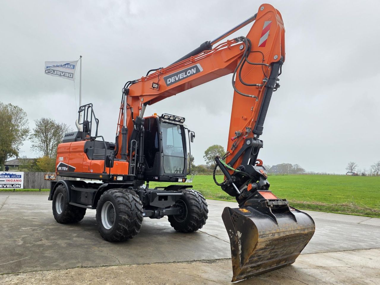 Doosan DX170W-5