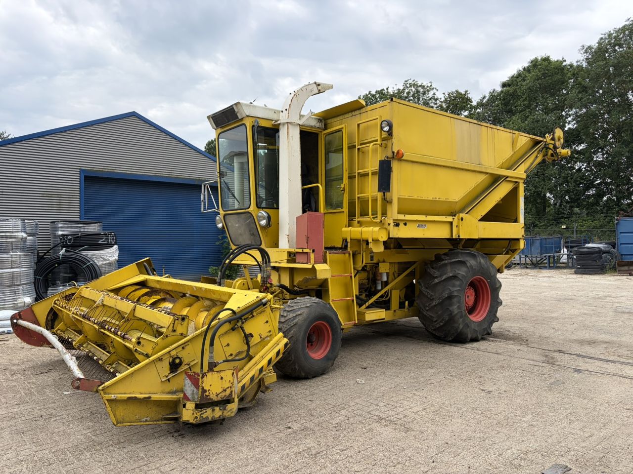 Hesston Field Queen veldhaksel rear dump met direct cut maaibord