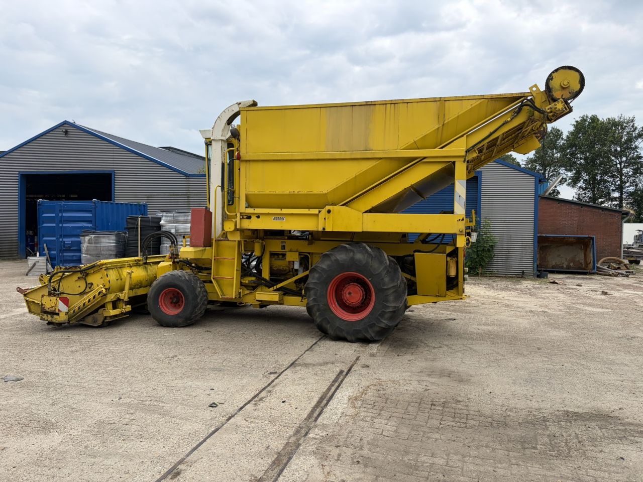 Hesston Field Queen veldhaksel rear dump met direct cut maaibord