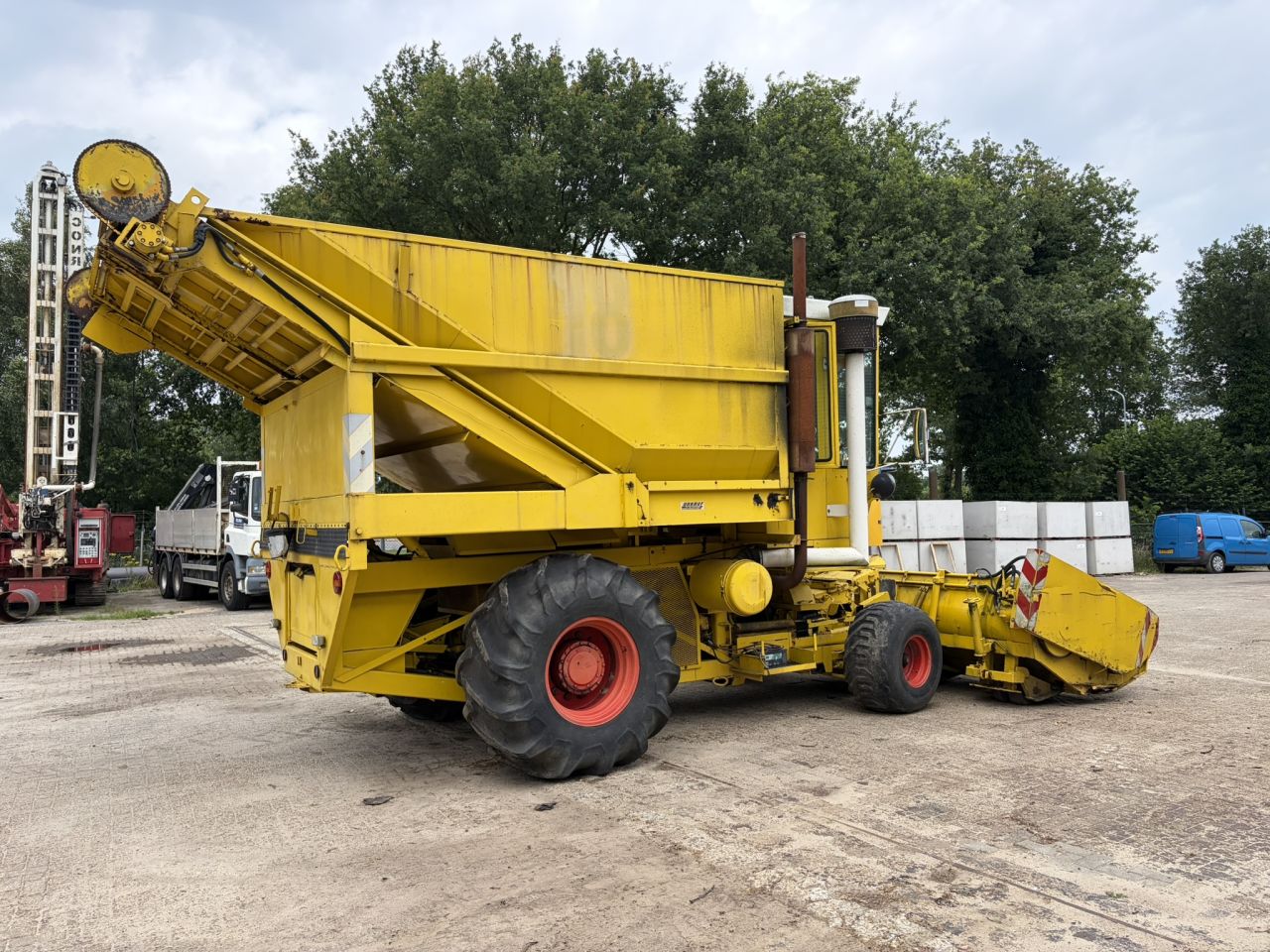 Hesston Field Queen veldhaksel rear dump met direct cut maaibord
