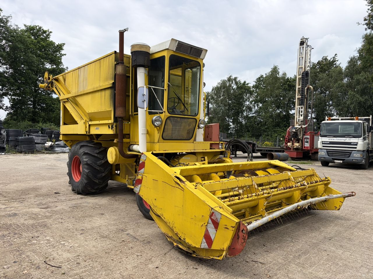 Hesston Field Queen veldhaksel rear dump met direct cut maaibord