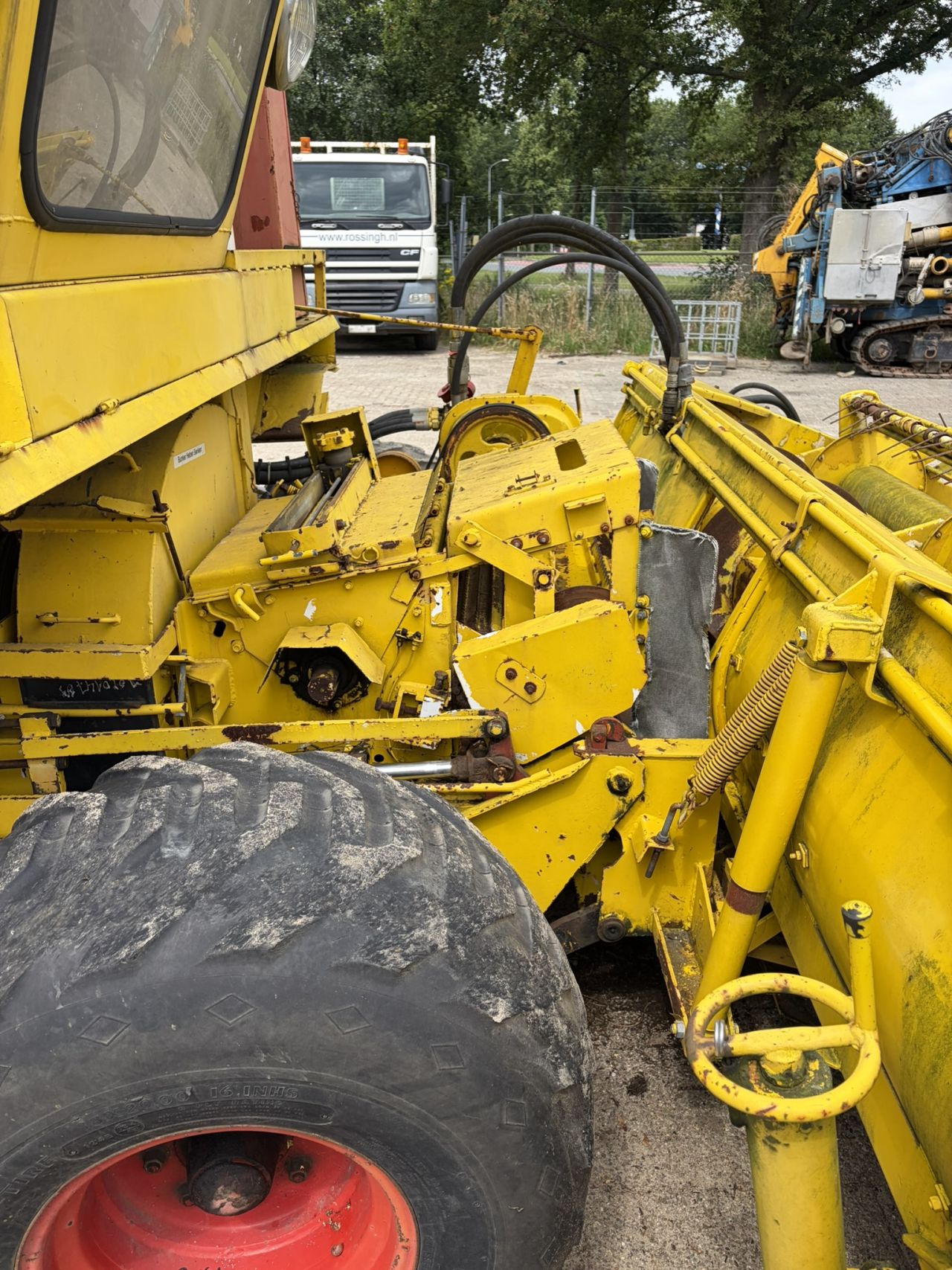 Hesston Field Queen veldhaksel rear dump met direct cut maaibord