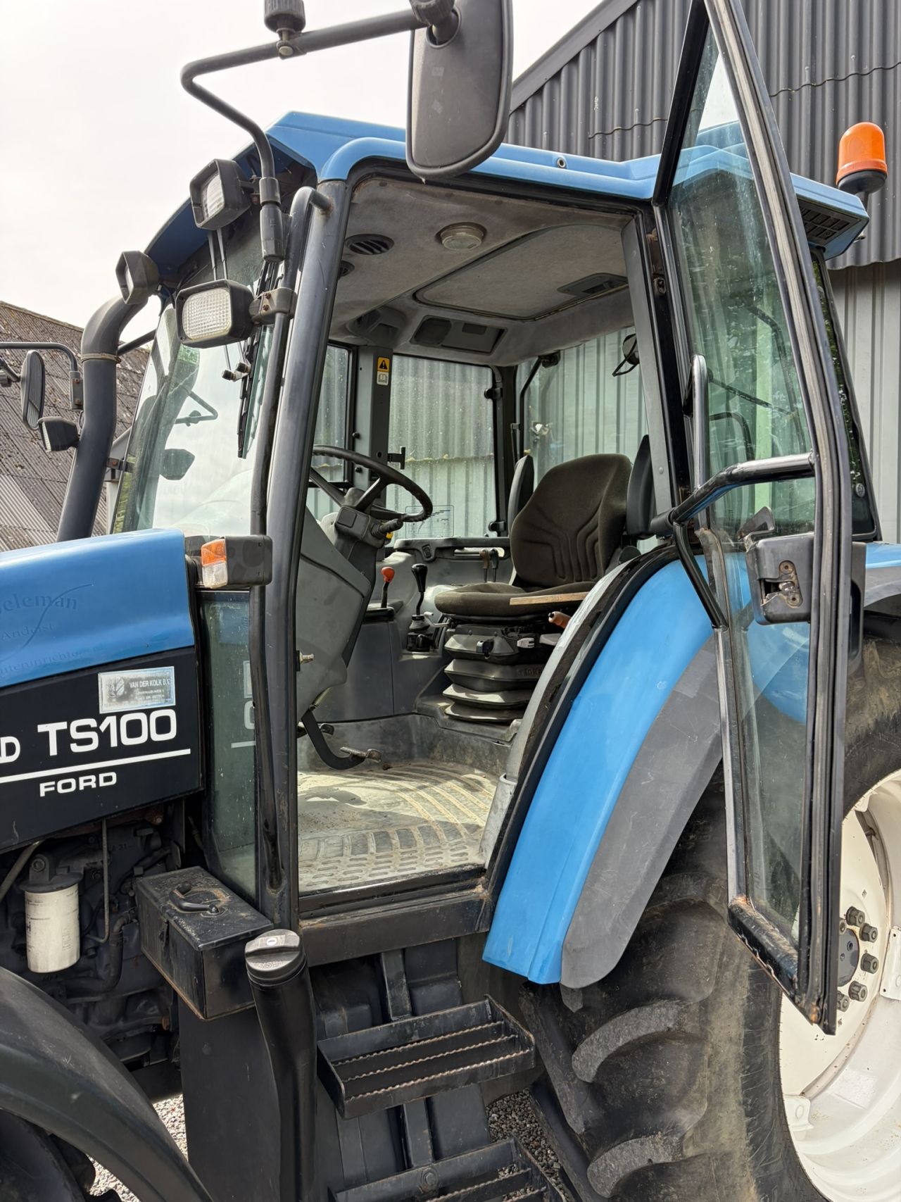 New Holland TS100 4wd kruipbak