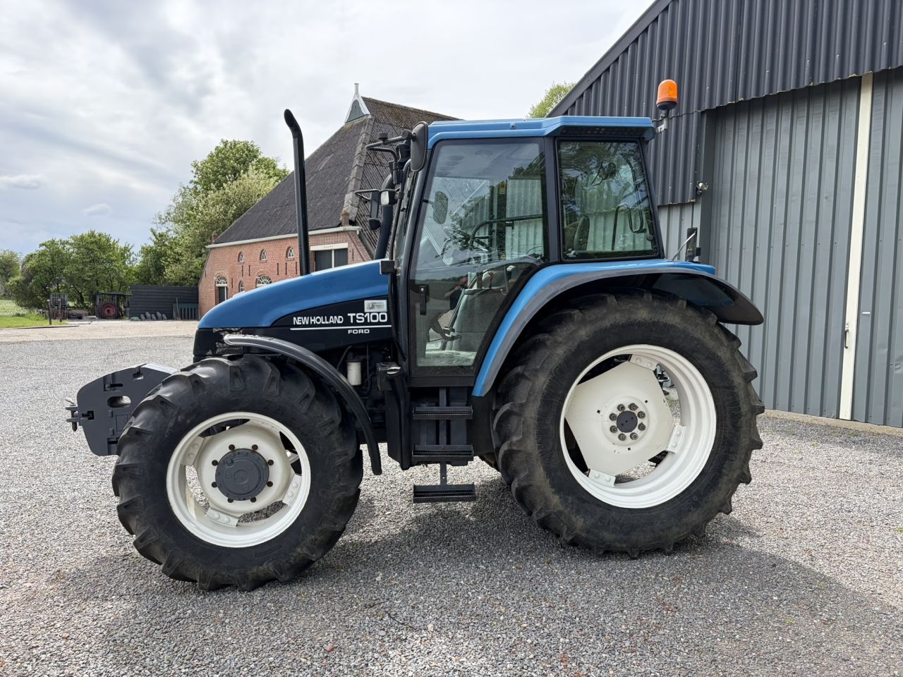 New Holland TS100 4wd kruipbak