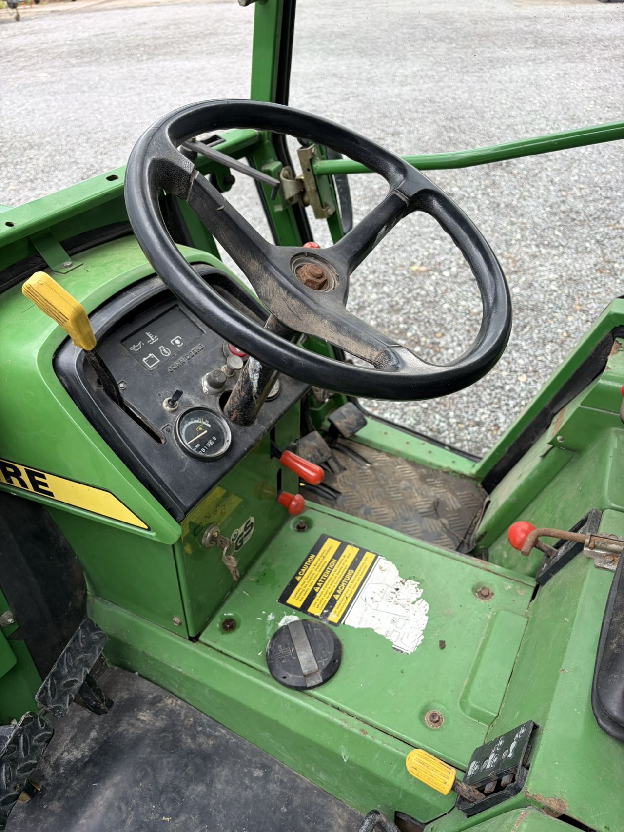 John deere 855 compact tractor met maaidek MARGE