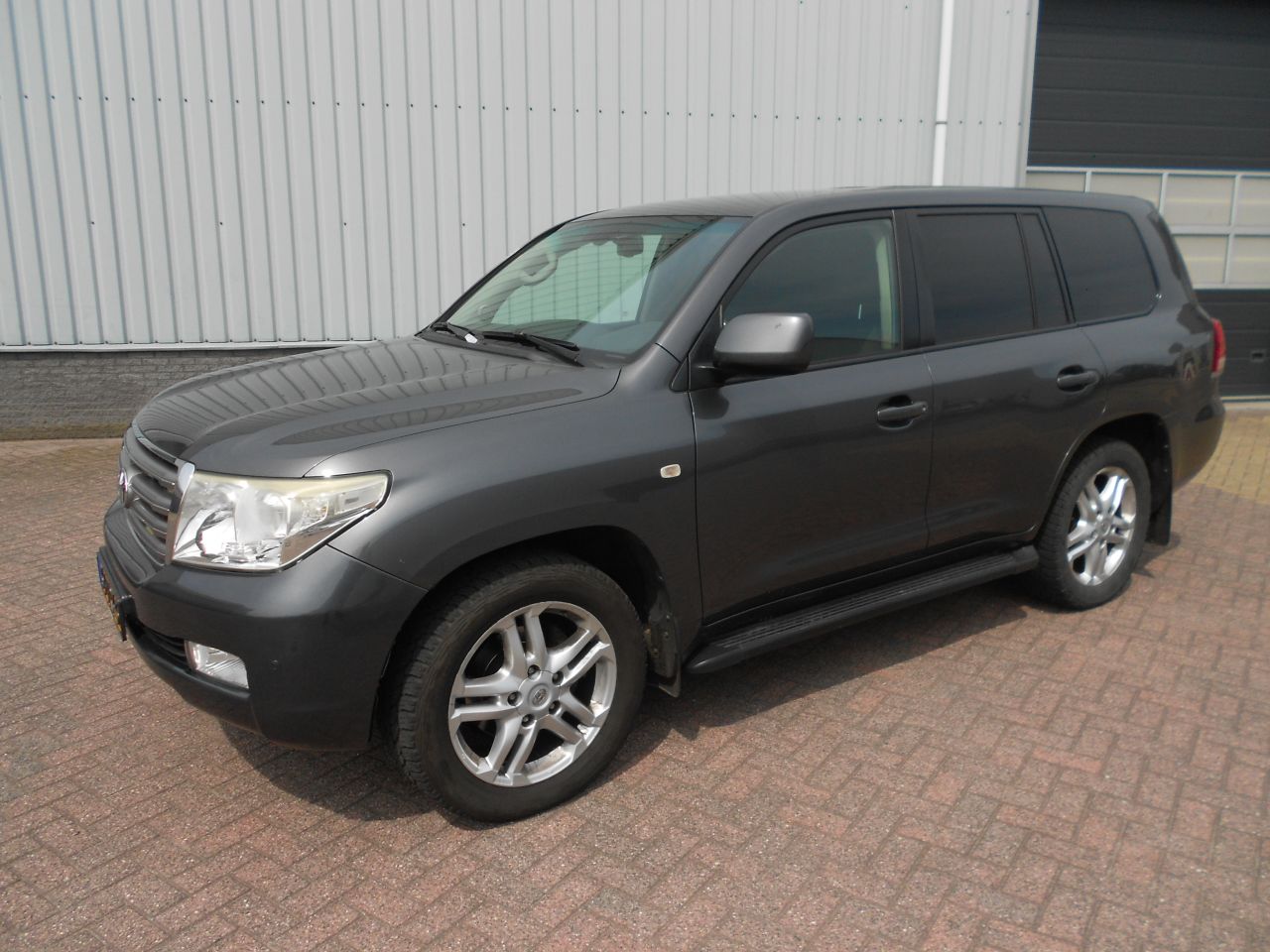 Toyota landcruiser 200 v8