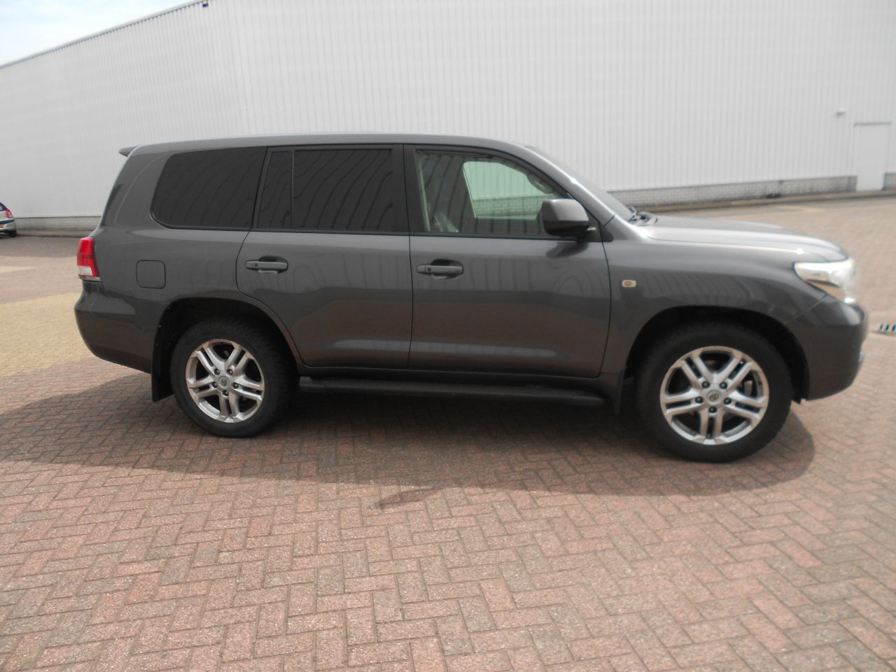 Toyota landcruiser 200 v8