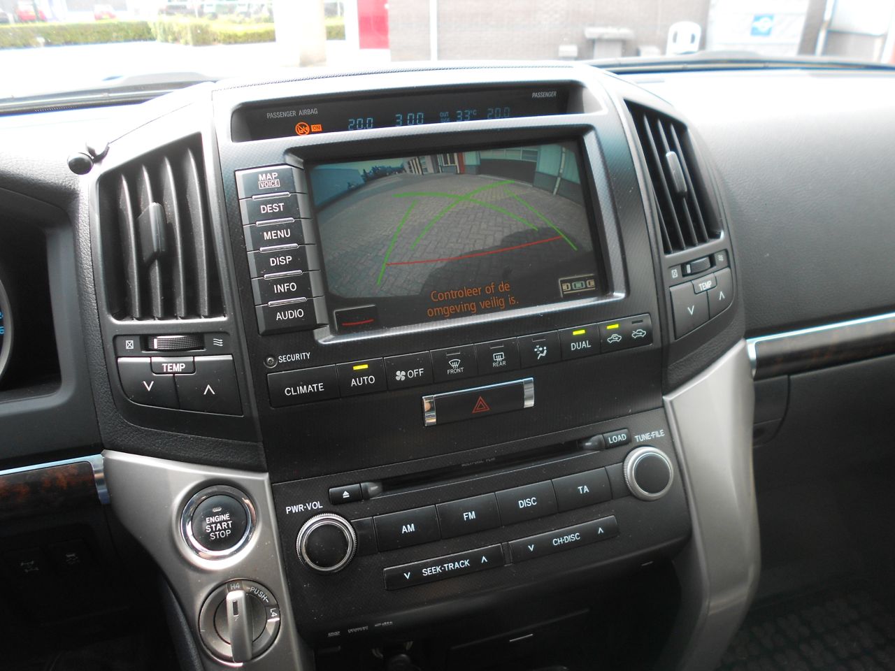 Toyota landcruiser 200 v8
