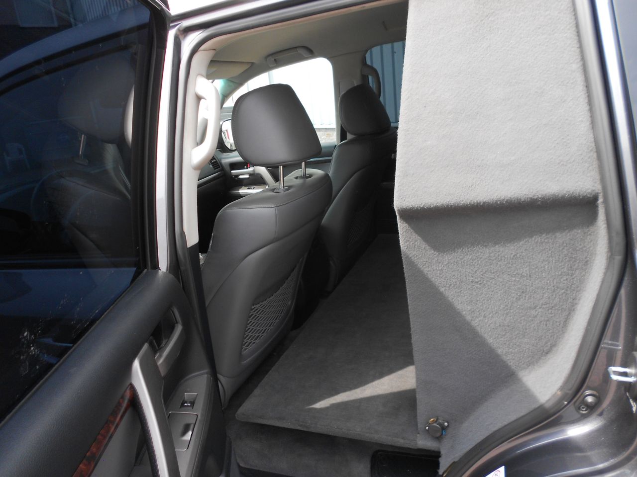 Toyota landcruiser 200 v8