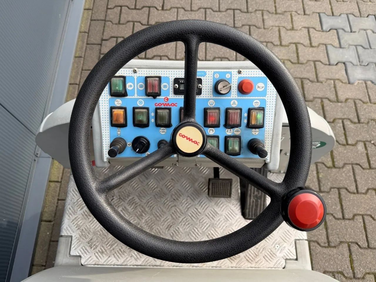 Comac Ultra 85B
